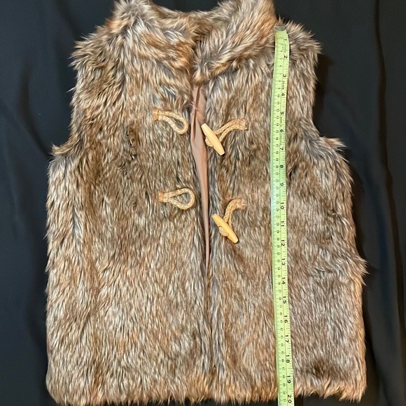 Girls Faux Fur Vest - Picture 5 of 6